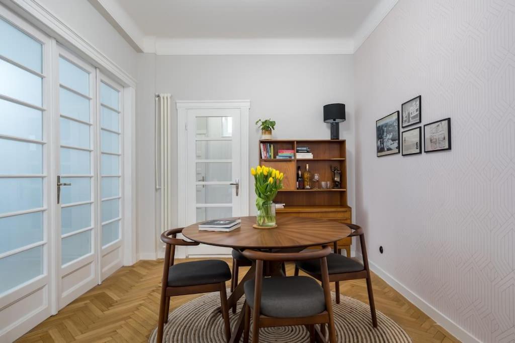 Exquisite Art Deco 2Br Apartment Prime Location Bucharest Luaran gambar
