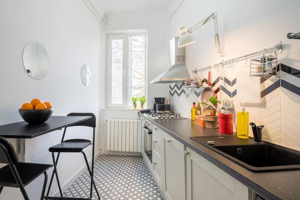 Exquisite Art Deco 2Br Apartment Prime Location Bucharest Luaran gambar
