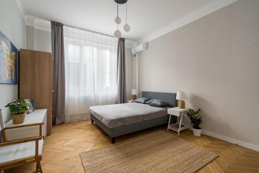 Exquisite Art Deco 2Br Apartment Prime Location Bucharest Luaran gambar