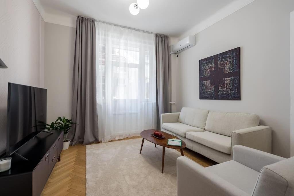Exquisite Art Deco 2Br Apartment Prime Location Bucharest Luaran gambar