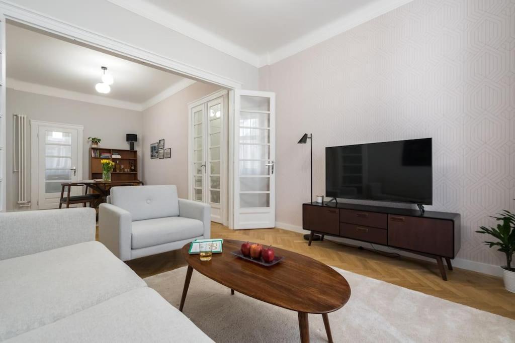 Exquisite Art Deco 2Br Apartment Prime Location Bucharest Luaran gambar
