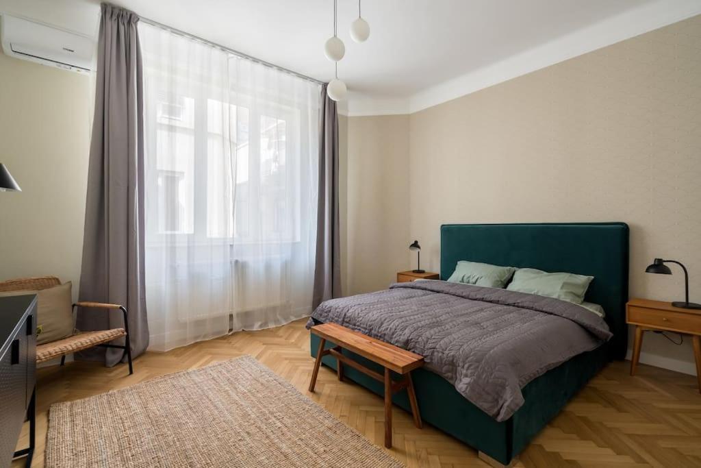 Exquisite Art Deco 2Br Apartment Prime Location Bucharest Luaran gambar