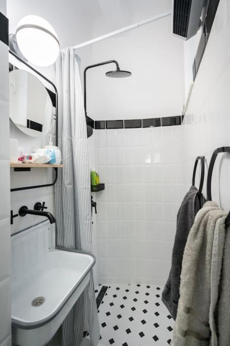 Exquisite Art Deco 2Br Apartment Prime Location Bucharest Luaran gambar
