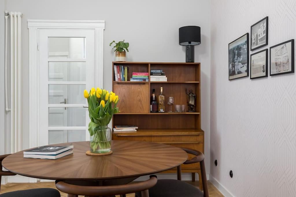 Exquisite Art Deco 2Br Apartment Prime Location Bucharest Luaran gambar