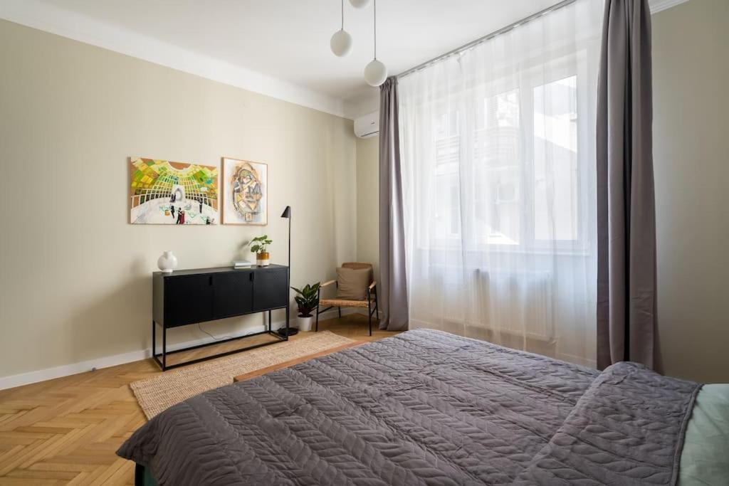 Exquisite Art Deco 2Br Apartment Prime Location Bucharest Luaran gambar