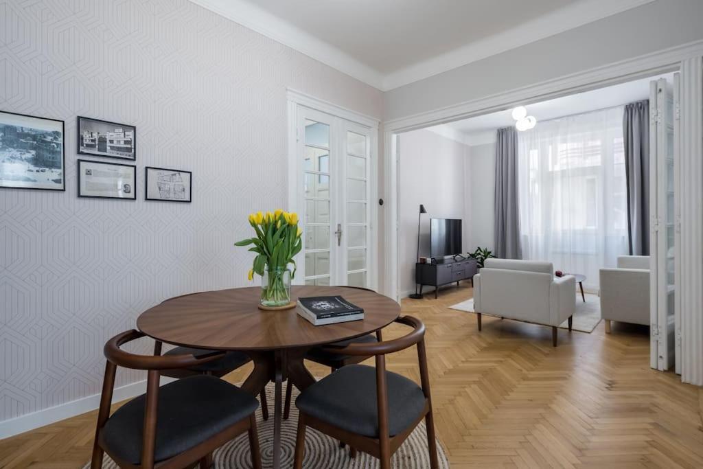 Exquisite Art Deco 2Br Apartment Prime Location Bucharest Luaran gambar