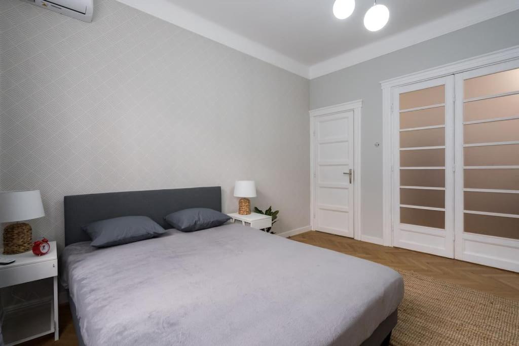 Exquisite Art Deco 2Br Apartment Prime Location Bucharest Luaran gambar